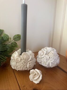 White flower basket candle holders- set of 2